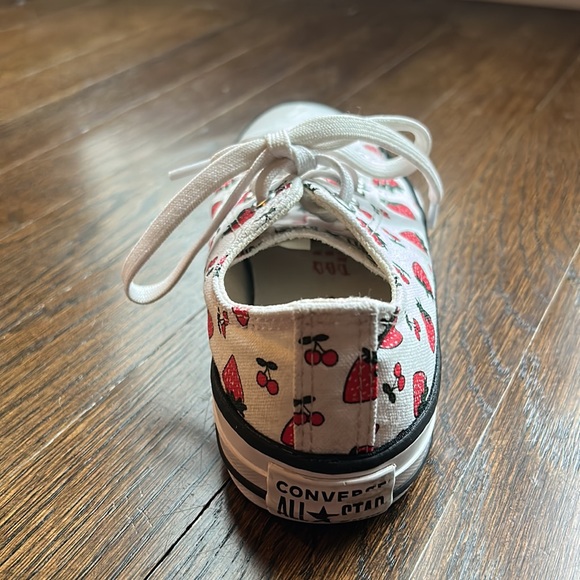 Converse strawberry sneakers - Picture 7 of 12